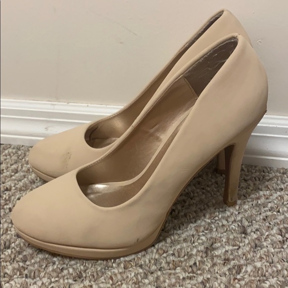 Nude heels size 9 - Picture 2 of 2